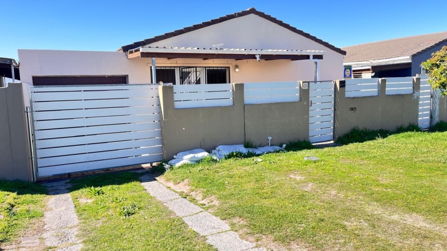 4 Bedroom Property for Sale in Kleinvlei Western Cape